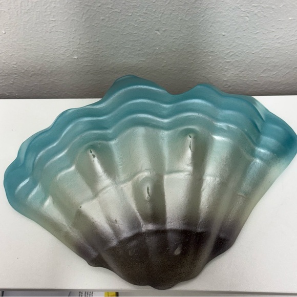 Artistic Glass Shell Shaped Bowl in Blue and White - Picture 8 of 8